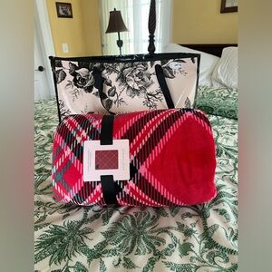 NWT Victoria’s Secret Sherpa Blanket 50” X 60”